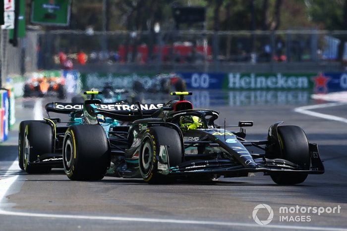 Lewis Hamilton, Mercedes F1 W14, Fernando Alonso, Aston Martin AMR23