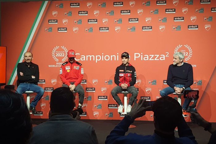 Claudio Domenicali, Consejero Delegado de Ducati Motor Holding, Pecco Bagnaia, Alvaro Bautista, Aruba.it Racing Ducati y Gigi Dall'Igna, Director General de Ducati Corse. 