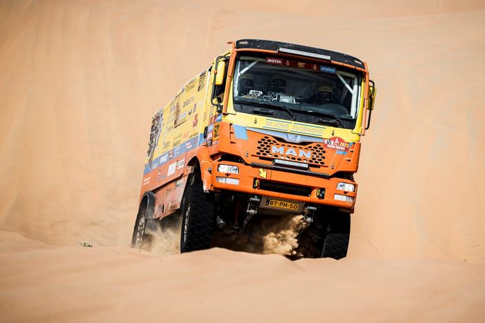#521 Stichting Rainbow Truck Team: Gerrit Zuurmond, Tjeerd Van Ballegooy, Klaas Kwakkel
