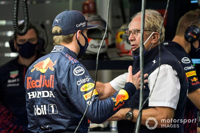 Max Verstappen, Red Bull Racing, con Helmut Marko, asesor de Red Bull Racing