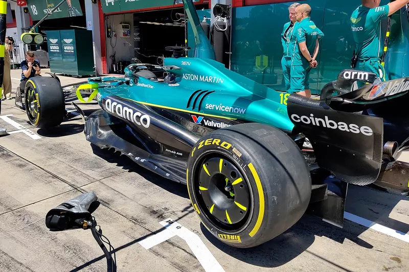 Aston Martin AMR25 detalles técnicos