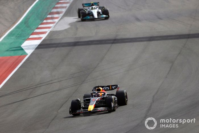 Max Verstappen, Red Bull Racing RB18, Lewis Hamilton, Mercedes W13