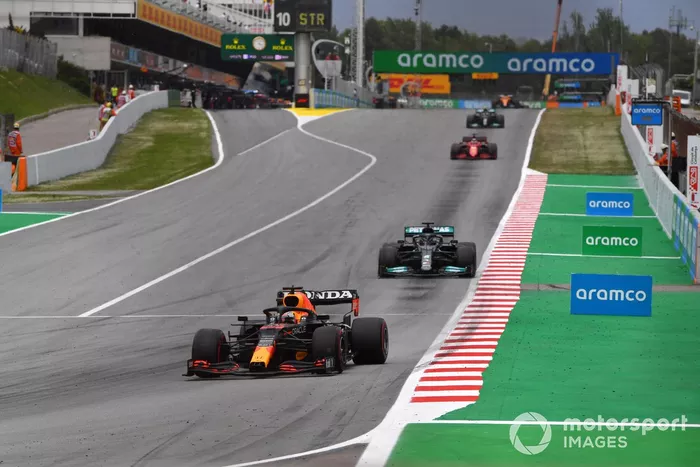 Max Verstappen, Red Bull Racing RB16B, Lewis Hamilton, Mercedes W12, Charles Leclerc, Ferrari SF21