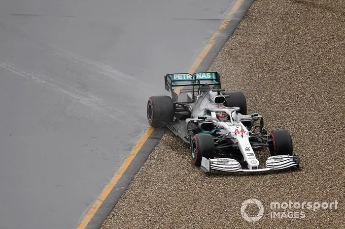 Hamilton escorregou...