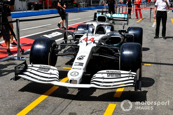 Mercedes AMG F1 W10 con decoración especial por los 125 años en motorsport