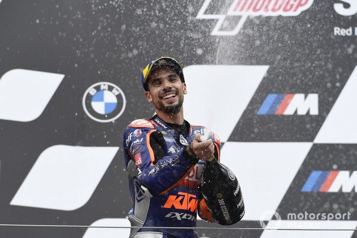 Podio: ganador de la carrera Miguel Oliveira, Red Bull KTM Tech 3