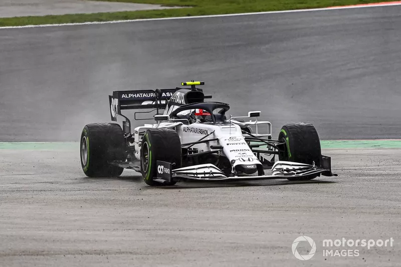 Pierre Gasly, AlphaTauri AT01, leaves the track