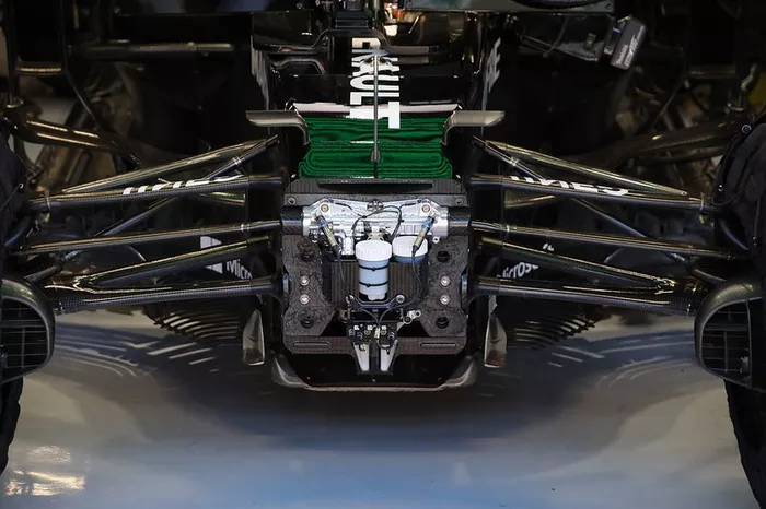 Detalle de la suspensión delantera del Renault F1 Team R.S.20