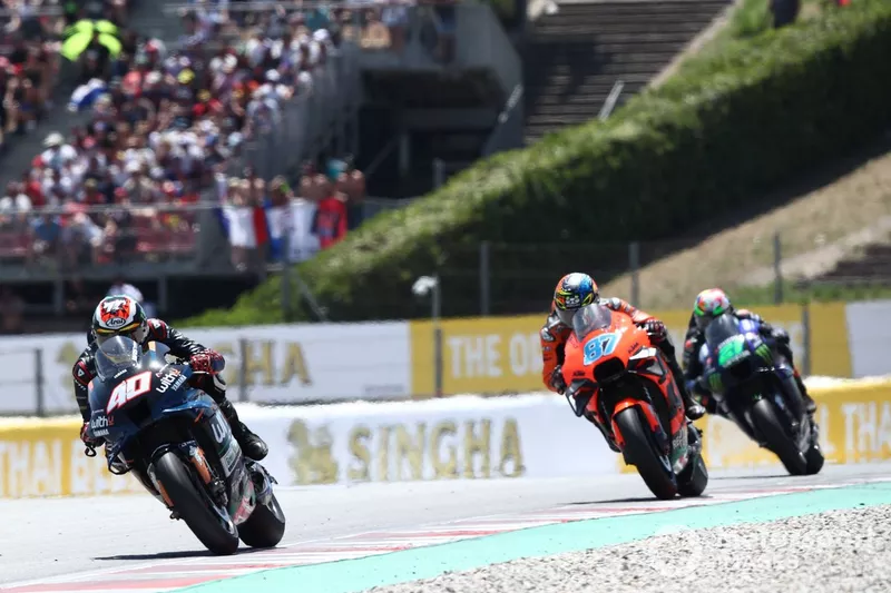 Darryn Binder devant Raúl Fernández et Franco Morbidelli