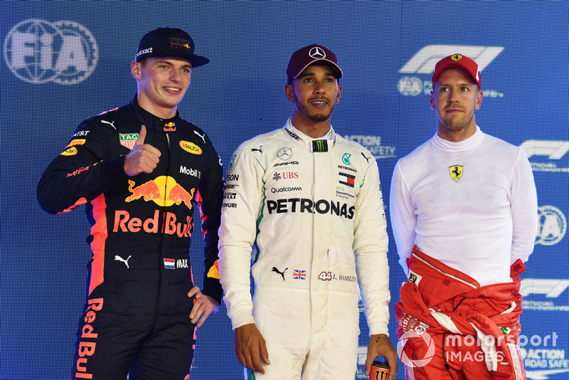 (Da sx a dx): Max Verstappen, Red Bull Racing, Lewis Hamilton, Mercedes AMG F1 and Sebastian Vettel, Ferrari, festeggiano nel parco chiuso