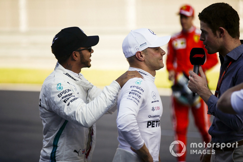 Lewis Hamilton, Mercedes AMG F1, congratulates Pole sitter Valtteri Bottas, Mercedes AMG F1