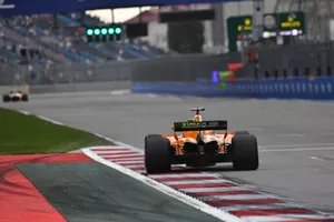 Fernando Alonso, McLaren MCL33 aero boyası ile