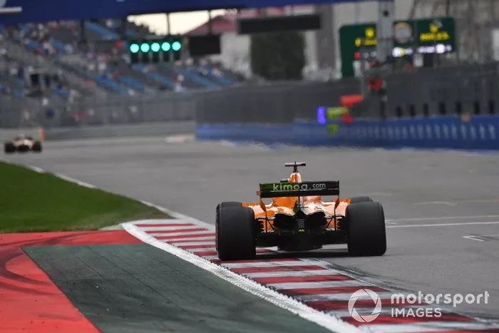 Fernando Alonso, McLaren MCL33 con parafina