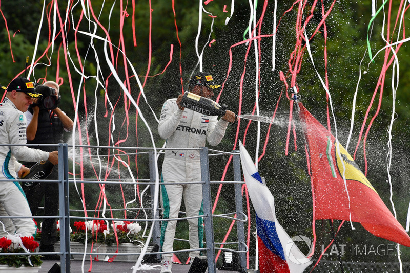 Lewis Hamilton, Mercedes AMG F1 merayakan kemenangan GP Italia