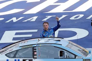 Kevin Harvick, Stewart-Haas Racing, Ford Fusion Busch Light / Mobil 1 celebrates his win