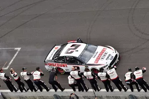 Race winner Brad Keselowski, Team Penske, Ford Fusion