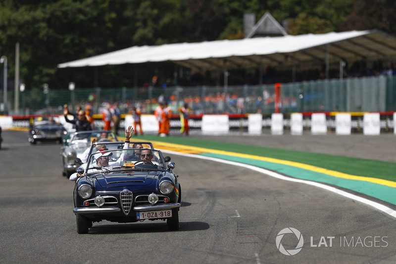 Charles Leclerc, Sauber, mengikuti parade pembalap