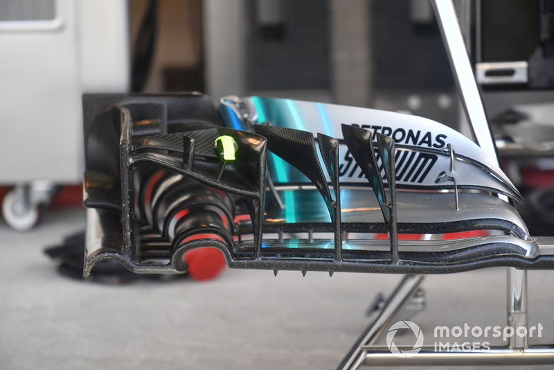 Vue détaillée d'un aileron avant de la Mercedes-AMG F1 W09