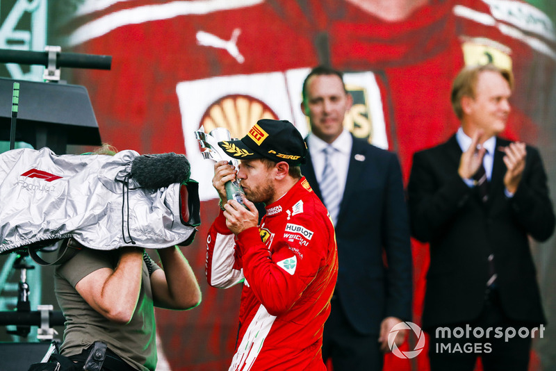 Podio: segundo lugar Sebastian Vettel, Ferrari