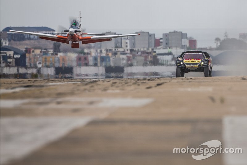 Наперегонки с самолетом: Себастьен Лёб и Даниэль Элена, PH Sport, Peugeot 3008 DKR (№306)