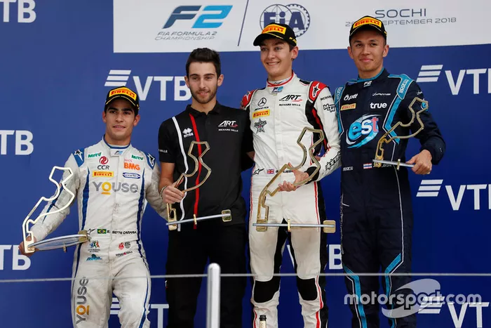 Podio: ganador de la carrera George Russell, Gran Prix ART, segundo lugar Sergio Sette Camara, Carlin, tercer lugar Alexander Albon, DAMS