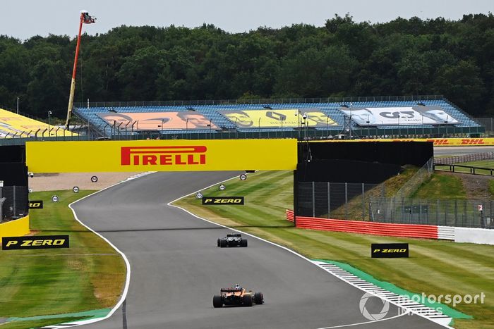 Valtteri Bottas, Mercedes F1 W11, Lando Norris, McLaren MCL35