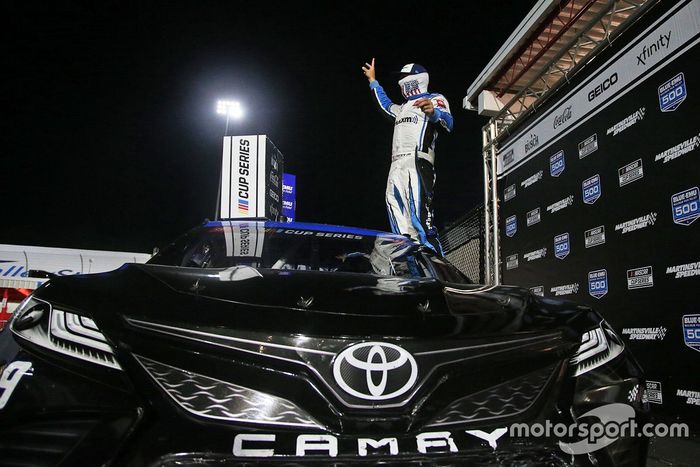 Ganador Martin Truex Jr., Joe Gibbs Racing Toyota