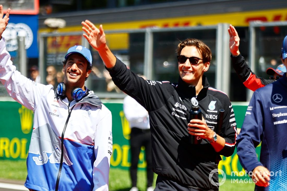 Daniel Ricciardo, Visa Cash App RB F1 Team, George Russell, Mercedes-AMG F1 Team, Alex Albon, Williams Racing, na paradzie kierowców 