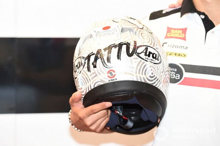 Casco de Tatsuki Suzuki, SIC58 Squadra Corse, con Paolo Simoncelli