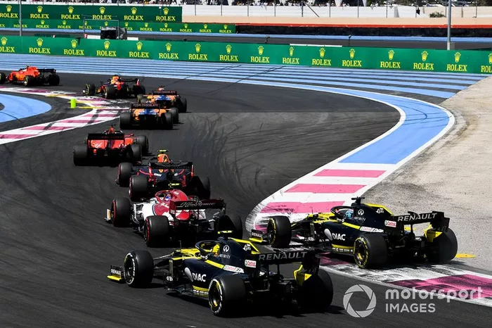 Charles Leclerc, Ferrari SF90, Max Verstappen, Red Bull Racing RB15, Carlos Sainz Jr., McLaren MCL34, Lando Norris, McLaren MCL34, Sebastian Vettel, Ferrari SF90, Pierre Gasly, Red Bull Racing RB15, Antonio Giovinazzi, Alfa Romeo Racing C38, Daniel Ricciardo, Renault F1 Team R.S.19, y Nico Hulkenberg, Renault F1 Team R.S. 19, en la vuelta de formación