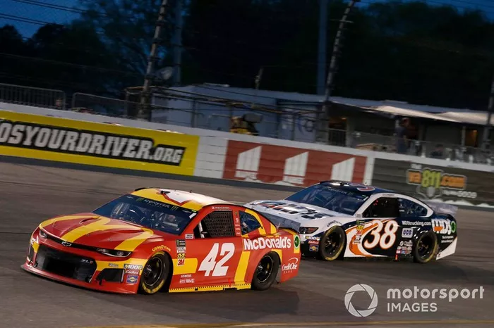 Kyle Larson, Chip Ganassi Racing, Chevrolet Camaro McDonald's David Ragan, Front Row Motorsports, Ford Mustang MDS Transport