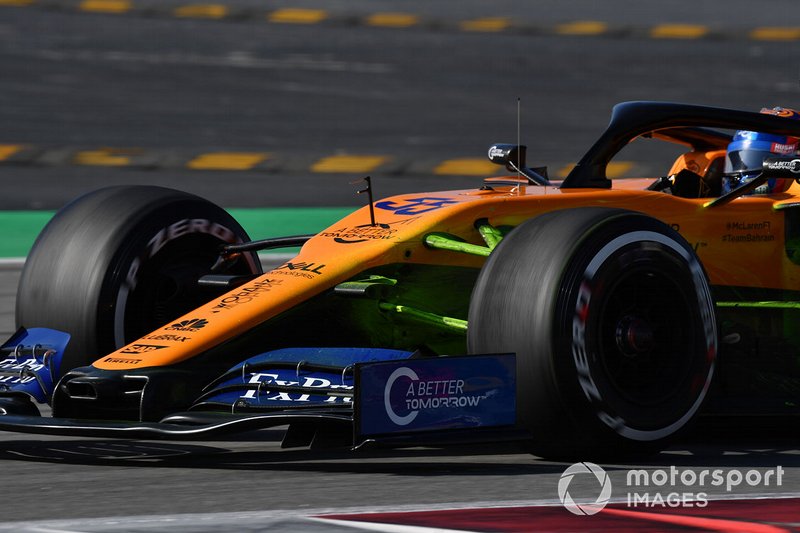 Carlos Sainz Jr., McLaren MCL34, con la vernice aerodinamica sulla sospensione anteriore
