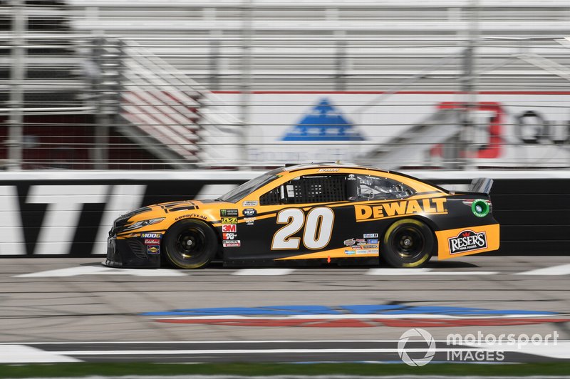 15. Erik Jones, Joe Gibbs Racing, Toyota Camry DeWalt
