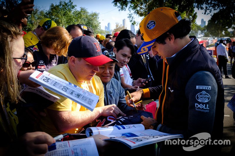 Carlos Sainz Jr., McLaren signs autographs for fans