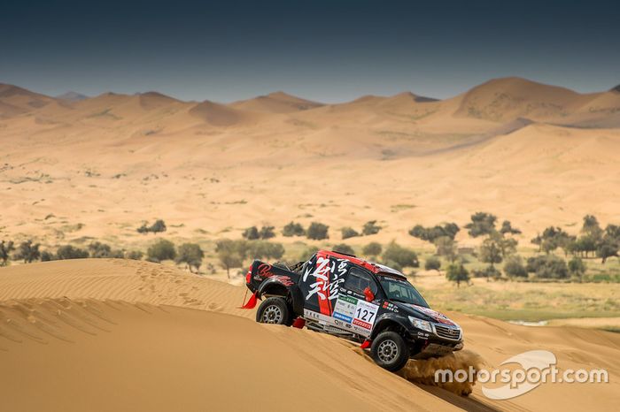 He Zhitao, Toyota Hilux