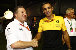 Zak Brown, Director Ejecutivo de McLaren Technology Group, Cyril Abiteboul, Director General de Rena