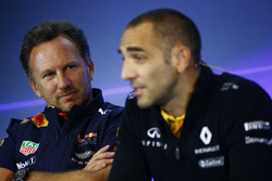 FIA-Pressekonferenz: Christian Horner, Teachefl, Red Bull Racing, Cyril Abiteboul, Geschäftsführer,