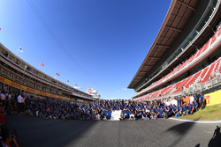 Des pilotes F1 et des bénévoles de la FIA
