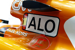 Обозначение имени гонщика на McLaren MCL32 Фернандо Алонсо