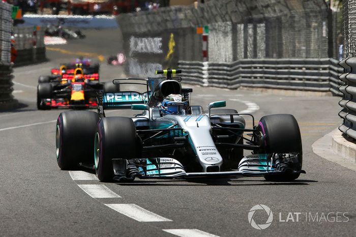 ... e em Mônaco, quando a Mercedes enfrentou várias dificuldades. Mesmo assim, ele foi quarto colocado, enquanto que Hamilton foi o sétimo.