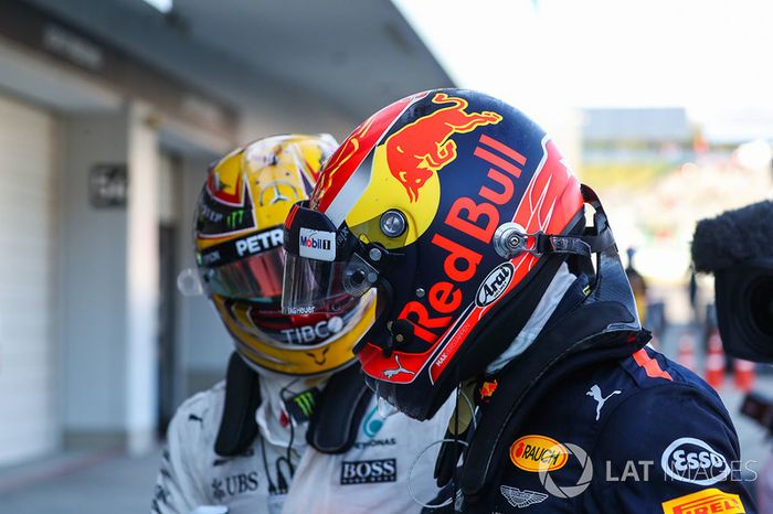 Lewis Hamilton, Mercedes AMG F1 y Max Verstappen, Red Bull Racing