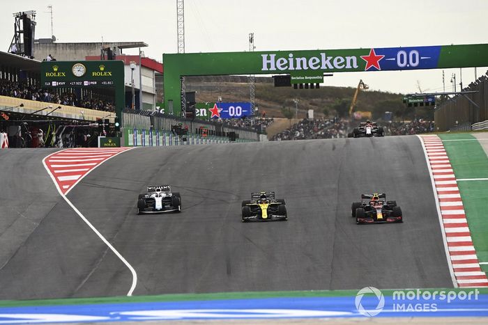 Alex Albon, Red Bull Racing RB16, Esteban Ocon, Renault F1 Team R.S.20, George Russell, Williams FW43