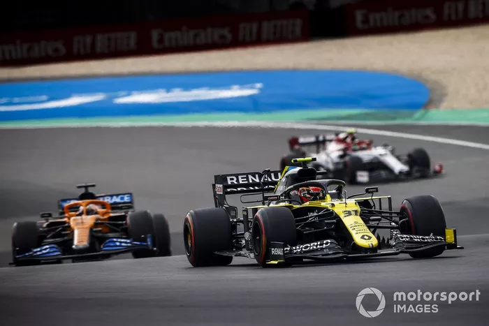 Esteban Ocon, Renault F1 Team R.S.20, Carlos Sainz Jr., McLaren MCL35