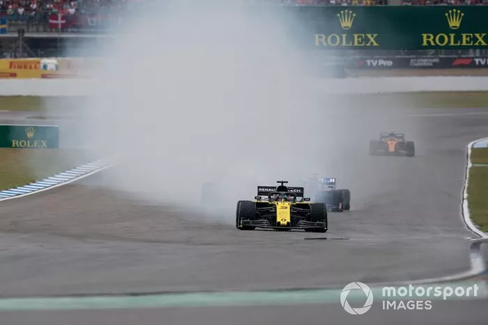 Daniel Ricciardo, R.S.19 de Renault F1 Team, se retira al de la carrera por un problema técnico