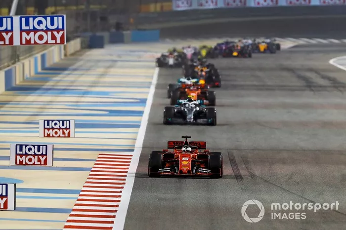Sebastian Vettel, Ferrari SF90 yValtteri Bottas, Mercedes AMG W10 