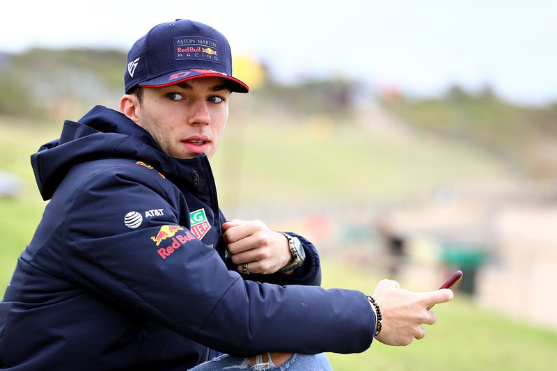 Pierre Gasly, Red Bull Racing se prepara para ir a surfear