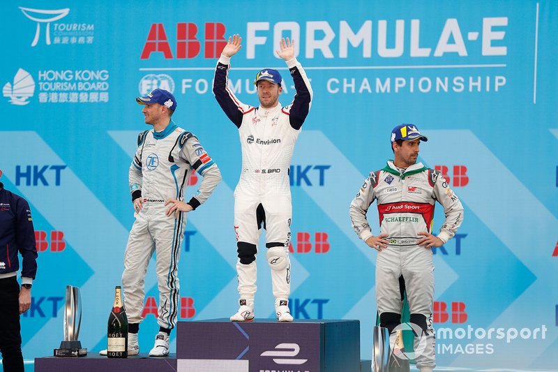 Sam Bird, Envision Virgin Racing celebrates victory on the podium with Edoardo Mortara, Venturi Formula E, 2nd position, Lucas Di Grassi, Audi Sport ABT Schaeffler, 3rd position 