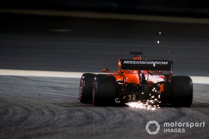 Scintille dalla monoposto di Sebastian Vettel, Ferrari SF90