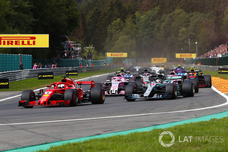 Sebastian Vettel, Ferrari SF71H, leads Lewis Hamilton, Mercedes AMG F1 W09, Esteban Ocon, Racing Point Force India VJM11, and Sergio Perez, Racing Point Force India VJM11, on the opening lap