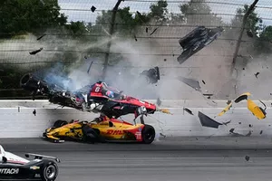 Robert Wickens, Schmidt Peterson Motorsports Honda, James Hinchcliffe, Schmidt Peterson Motorsports Honda, Ryan Hunter-Reay, Andretti Autosport Honda, Pietro Fittipaldi, Dale Coyne Racing Honda, incidente
